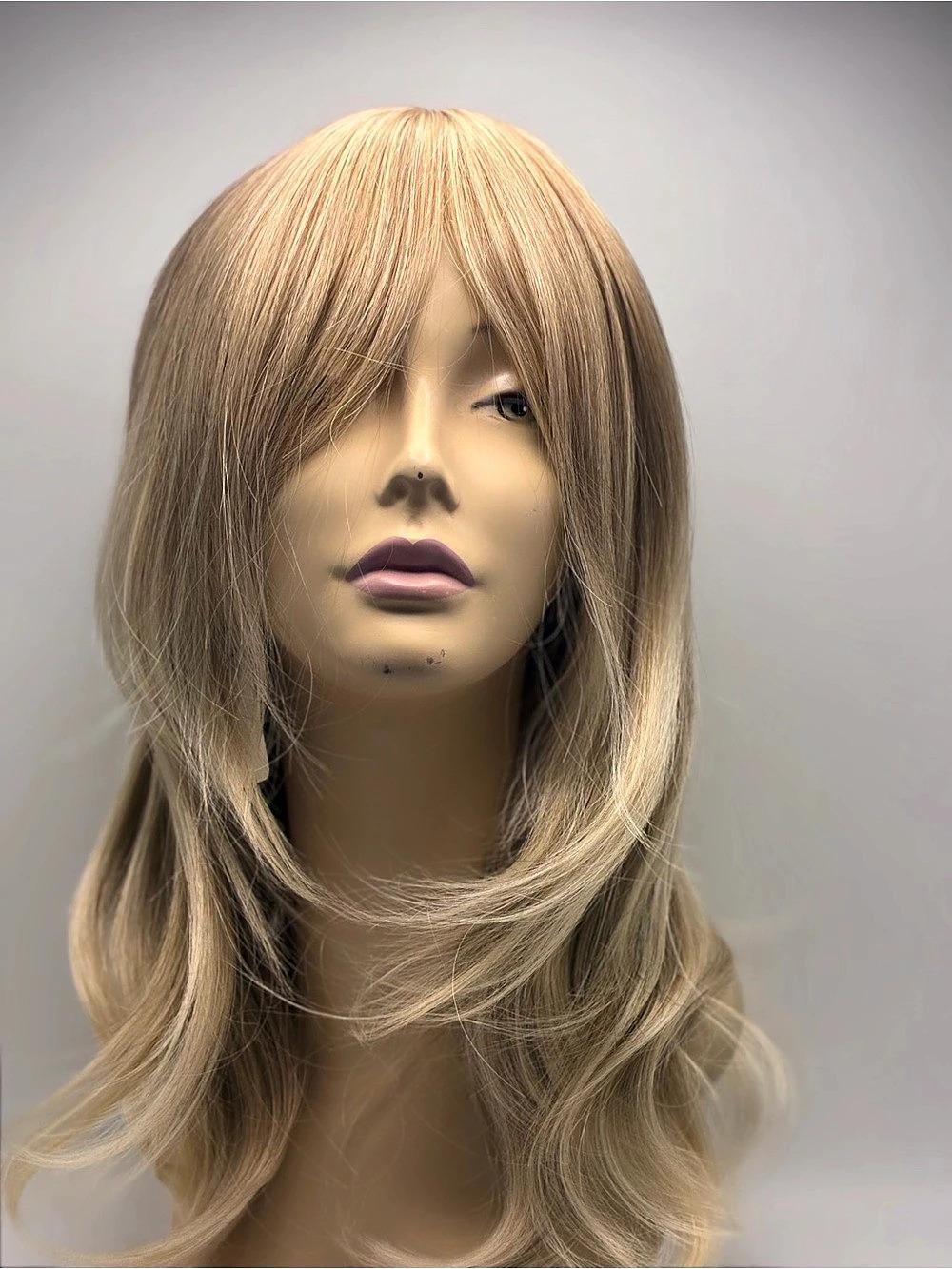 Long Blonde Wig Like New. Synthetic 18”